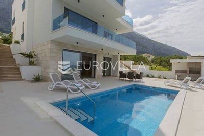 /international/hr/makarska-split-dalmatia-county-120078710035/