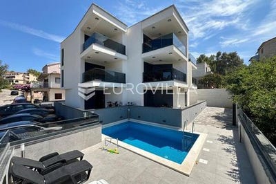 /international/hr/stari-grad-split-dalmatia-county-310101389803/