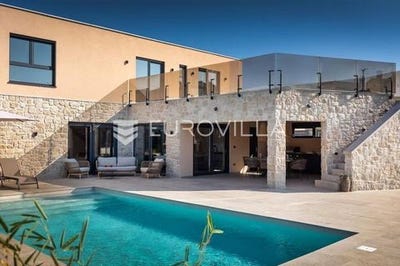 /international/hr/novigrad-istria-county-310107679108/