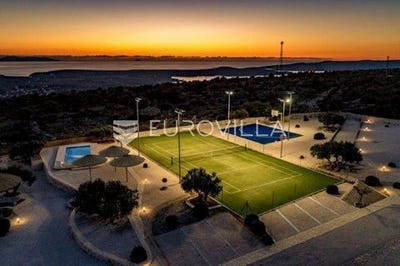 /international/hr/brac-split-dalmatia-county-120078710669/