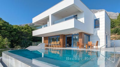 /international/hr/makarska-split-dalmatia-county-310107218287/