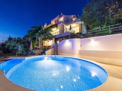 /international/hr/makarska-split-dalmatia-county-120090898010/