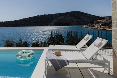 /international/hr/vinisce-split-dalmatia-county-310097614083/