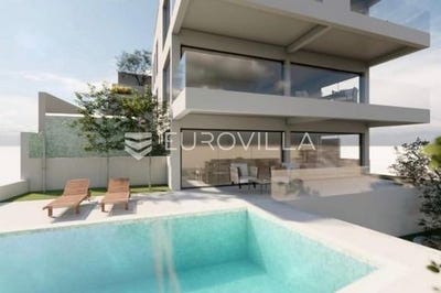 /international/hr/omis-split-dalmatia-county-310102125178/