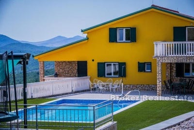 /international/hr/katel-tafili-split-dalmatia-county-310107218269/