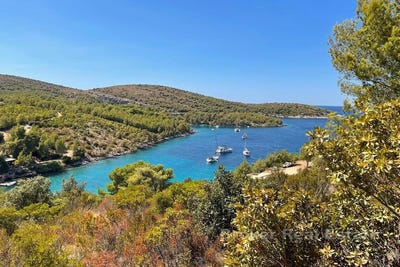 /international/hr/hvar-split-dalmatia-county-310107623932/