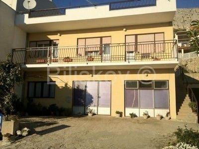 /international/hr/omis-split-dalmatia-county-310106632126/
