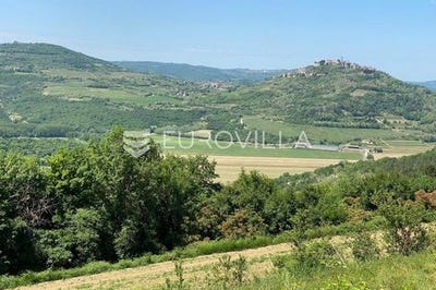 /international/hr/motovun-istria-county-120097716291/