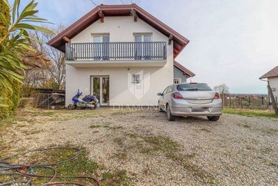 /international/hr/klostar-ivanic-sisak-moslavina-county-310105970005/