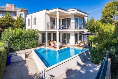 /international/hr/pula-istria-county-310108488146/