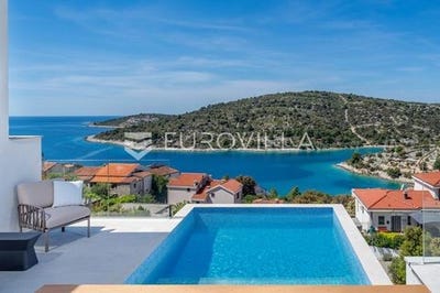 /international/hr/marina-split-dalmatia-county-120092946979/