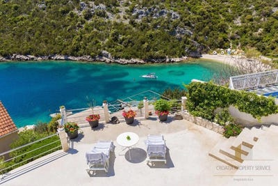/international/hr/vinisce-split-dalmatia-county-310098579841/