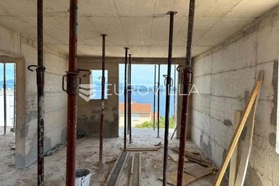 /international/hr/brac-split-dalmatia-county-310103044053/