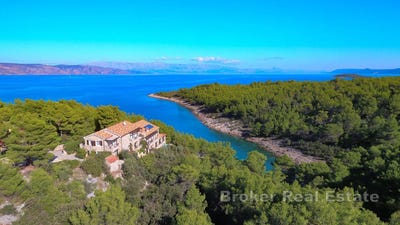 /international/hr/hvar-split-dalmatia-county-310107218524/