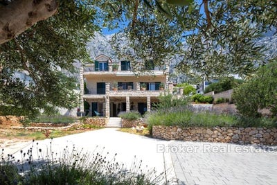 /international/hr/makarska-split-dalmatia-county-310107219073/