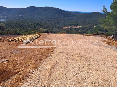 /international/hr/vinie-split-dalmatia-county-310108133424/