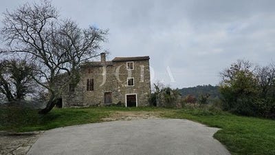 /international/hr/buje-istria-county-310108779253/