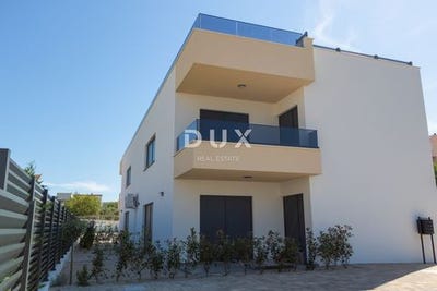 /international/hr/vodice-sibenska-ulica-310108731900/