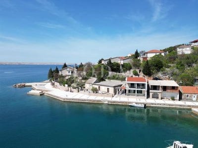 /international/hr/karlobag-lika-senj-county-310107238408/