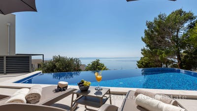 /international/hr/makarska-split-dalmatia-county-310107219476/