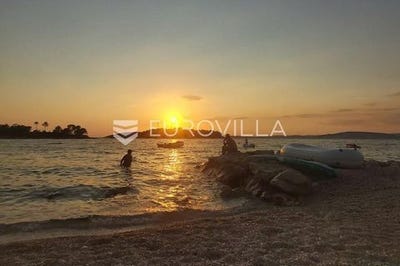 /international/hr/brac-split-dalmatia-county-120083453808/