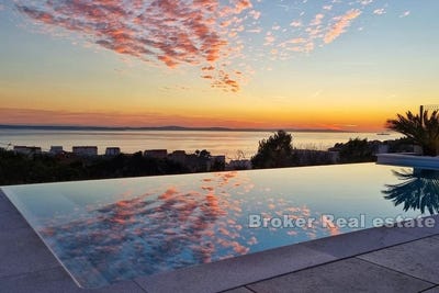 /international/hr/podstrana-split-dalmatia-county-310107218844/