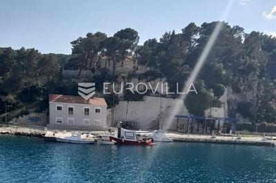 /international/hr/brac-split-dalmatia-county-310103644196/