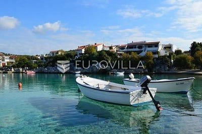 /international/hr/rogoznica-sibenska-ulica-310098766687/