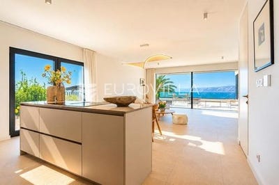 /international/hr/trogir-split-dalmatia-county-310107905657/