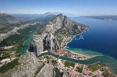 /international/hr/omis-split-dalmatia-county-310102765293/