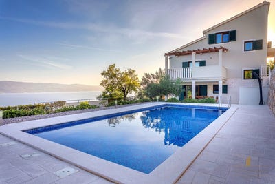 /international/hr/omis-split-dalmatia-county-310097614243/