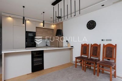/international/hr/omis-split-dalmatia-county-310099227750/?lang=de