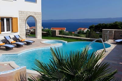 /international/hr/bol-split-dalmatia-county-310104277814/