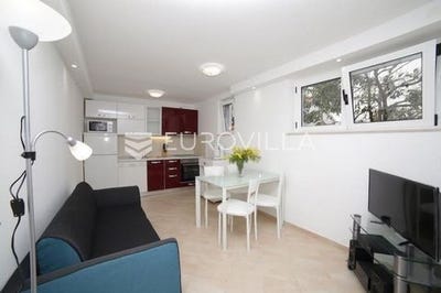 /international/hr/supetar-split-dalmatia-county-310102184351/