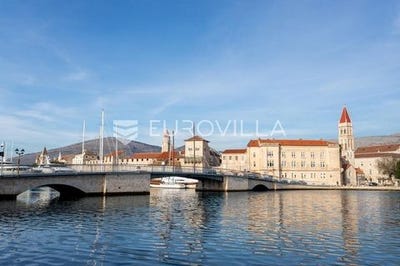 /international/hr/trogir-split-dalmatia-county-310107769383/