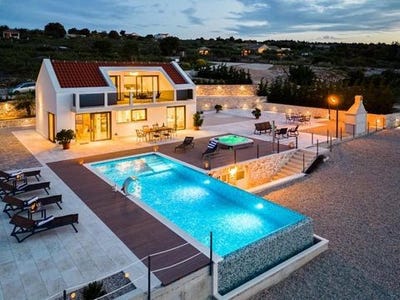 /international/hr/brac-split-dalmatia-county-310102249542/