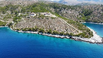 /international/hr/brac-split-dalmatia-county-310100461758/