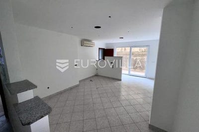 /international/hr/omis-split-dalmatia-county-310104863106/