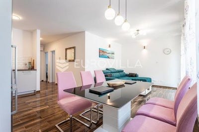 /international/hr/trogir-split-dalmatia-county-310099258605/