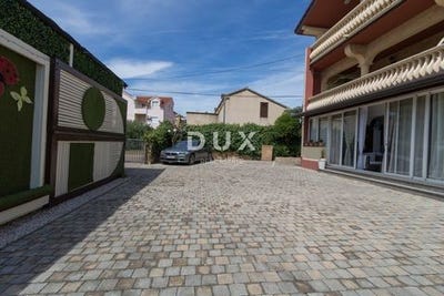 /international/hr/vodice-sibenska-ulica-310108595745/