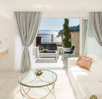 /international/hr/hvar-split-dalmatia-county-310104567228/