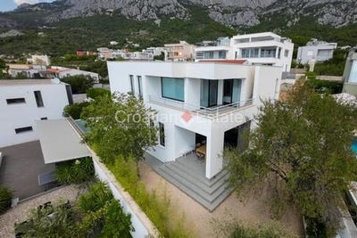 /international/hr/makarska-split-dalmatia-county-310102346661/