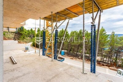 /international/hr/omis-split-dalmatia-county-310103349263/