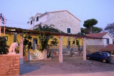 /international/hr/supetar-split-dalmatia-county-120098074292/