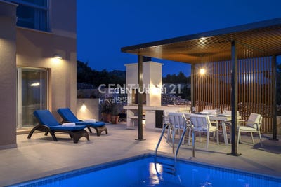 /international/hr/hvar-split-dalmatia-county-310096091008/
