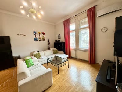 /international/hu/kossuth-lajos-utca-budapest-budapest-310108035492/