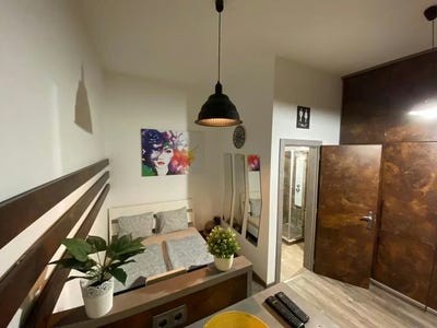 /international/hu/alkotmany-utca-budapest-budapest-310093840182/