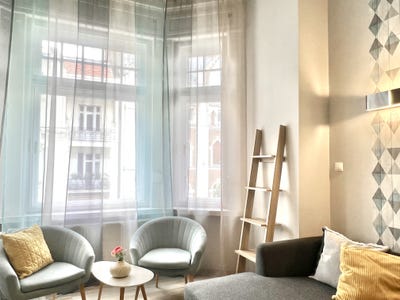 /international/hu/hold-utca-budapest-budapest-310108403669/