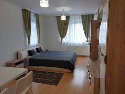 /international/hu/malata-koz-budapest-budapest-310093846435/