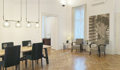 /international/hu/andrassy-ut-budapest-budapest-310107175182/